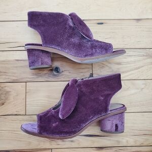 Bernardo woman’s lizzie sandal shoes 7m Pink Mauve Velvet Heels